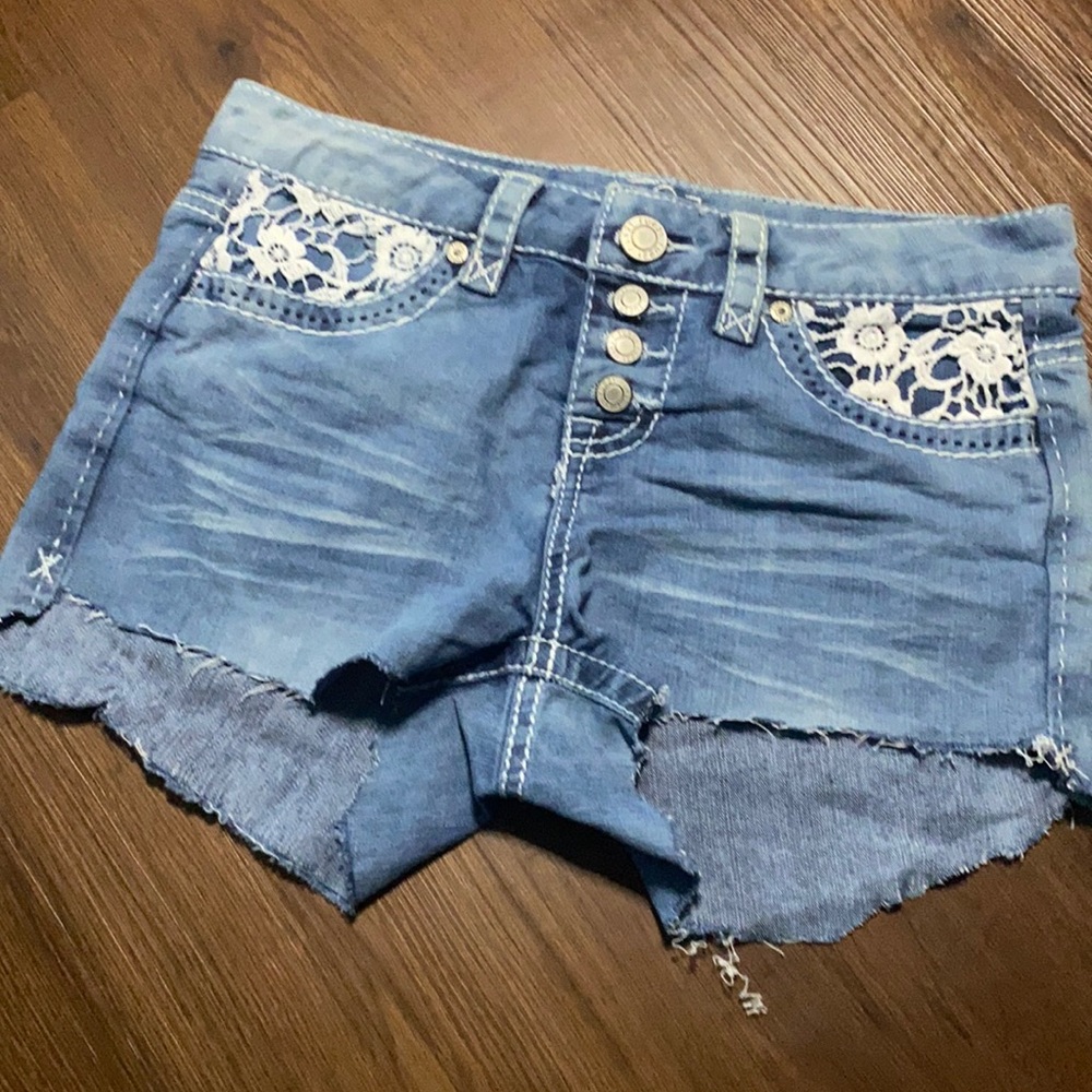 Ripped daisy shorts